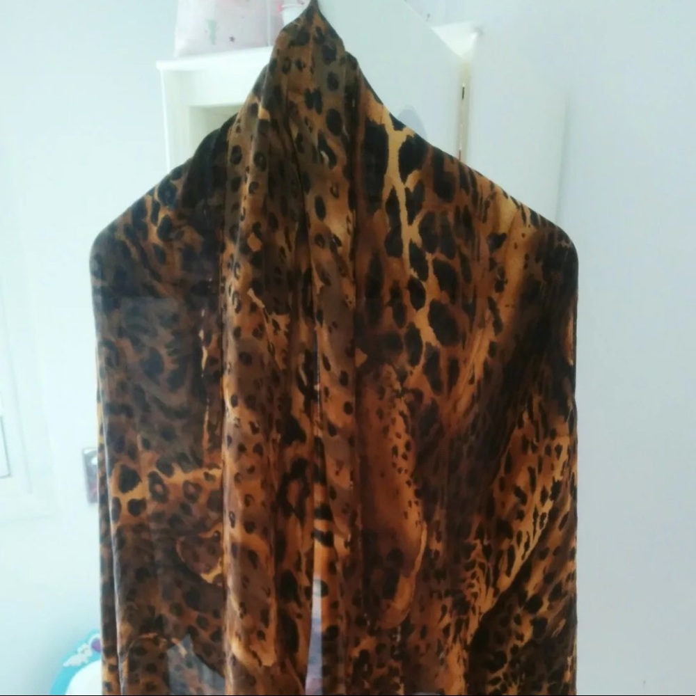 🐆 Yves Saint Laurent Silk Scarf 🐆